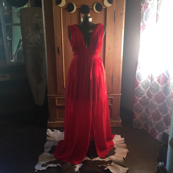Red gown - Picture 2 of 6